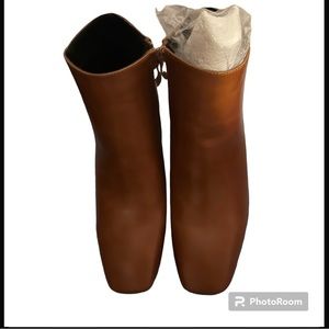 NWOB-women’s brown booties. Great fall color!